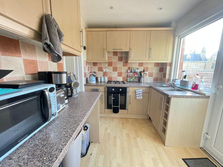 Headingley Lane, Headingley, Leeds, LS6 1AA