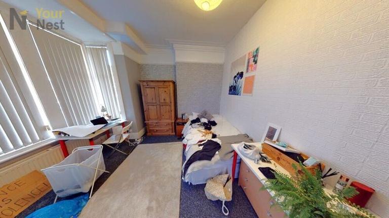 Manor Terrace, Hyde Park, Leeds, LS6 1BU