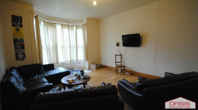 Kensington Terrace, Hyde Park, Leeds, LS6 1BE
