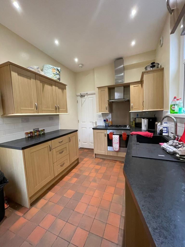 4 bedroom house for rent Pinewood Road, Swansea, SA2 0LT UniHomes