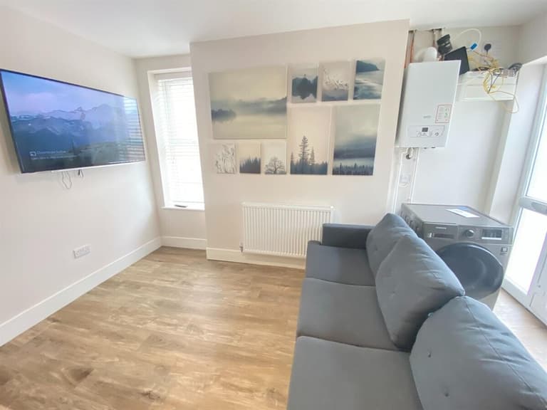 2-4 Colwick Road, West Bridgford, Nottingham, NG2 5FR 2-4 Colwick Road, West Bridgford, Nottingham, NG2 5FR