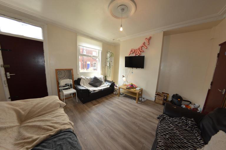 5 bedroom house for rent Hessle Place, Leeds, LS6 1EU UniHomes