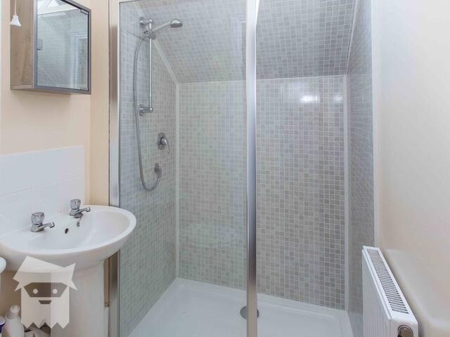 Adderley Road, Clarendon Park, Leicester, LE2 1WB