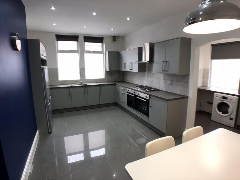 6 bedroom house for rent Aigburth Road, Liverpool, L17 4JT UniHomes