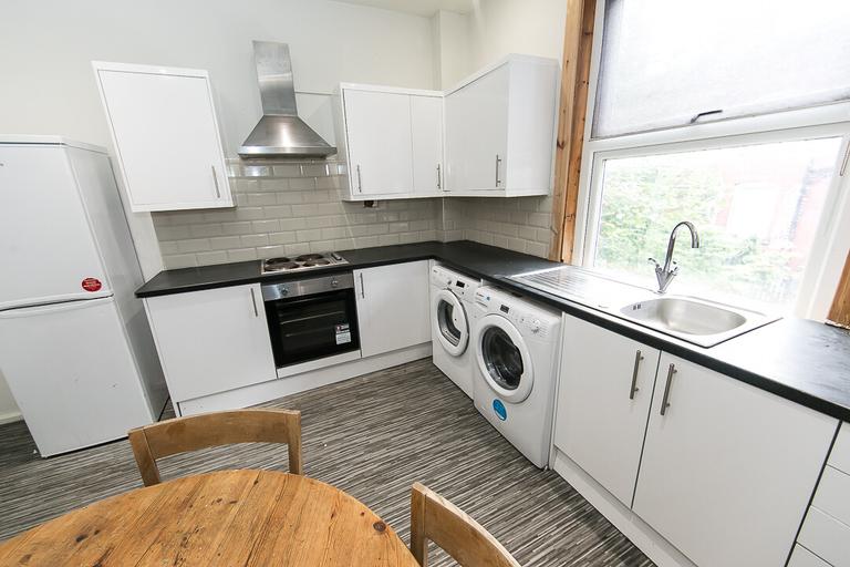Winfield Grove, Woodhouse, Leeds, LS2 9BB