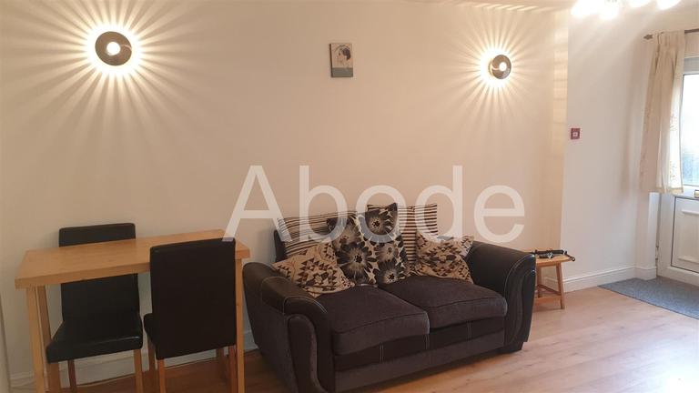 Royal Park Terrace*, Hyde Park, Leeds, LS6 1EX