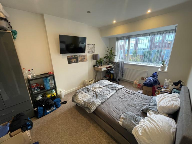 Kelso Gardens, Hyde Park, Leeds, LS2 9PS