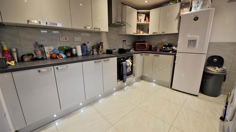 Norwood Terrace - 4 Bed, Hyde Park, Leeds, LS6 1EA