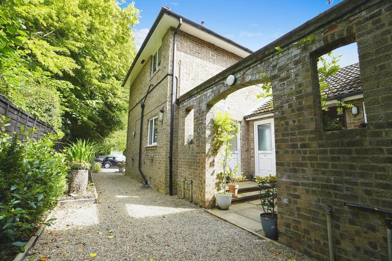 Manor House Croft, Headingley, Leeds, LS16 8LY