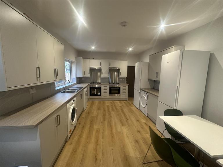 Wilton Avenue, The Polygon, Southampton, SO15 2HJ