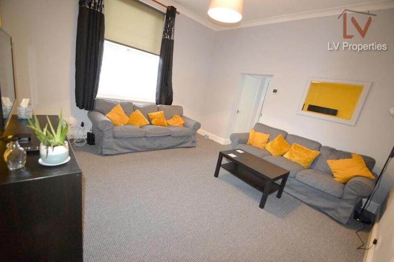 Moor Road, Headingley, Leeds, LS6 4BJ