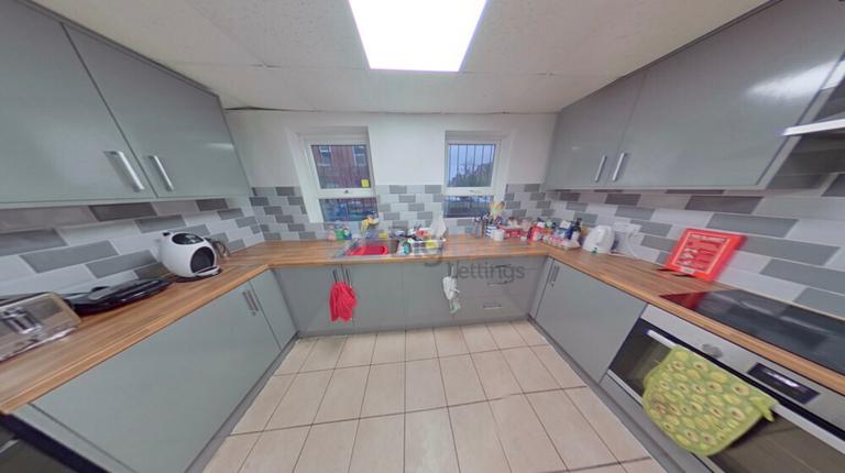 Delph Lane, Woodhouse, Leeds, LS6 2HQ