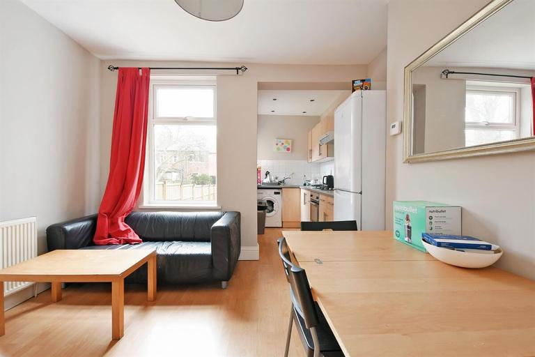 Lydgate Lane, Crookes, Sheffield, S10 5FH
