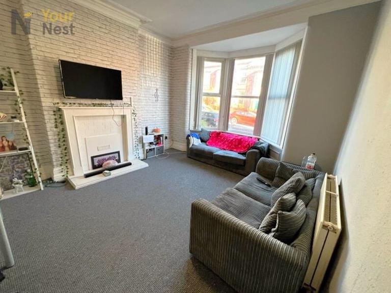 Headingley Avenue, Headingley, Leeds, LS6 3EP