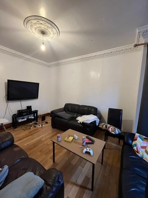 Richmond Avenue, Hyde Park, Leeds, LS6 1DB