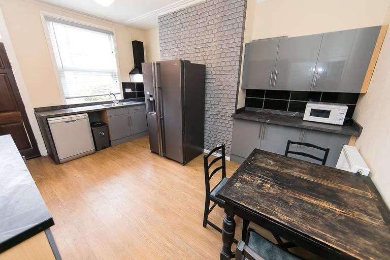 4 bedroom house for rent Welton Mount, Leeds, LS6 1ET UniHomes
