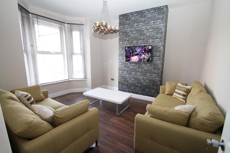 4 bedroom house for rent Carberry Road, Leeds, LS6 1QQ UniHomes