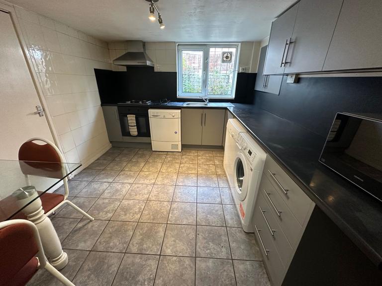 Richmond Avenue, Hyde Park, Leeds, LS6 1DB