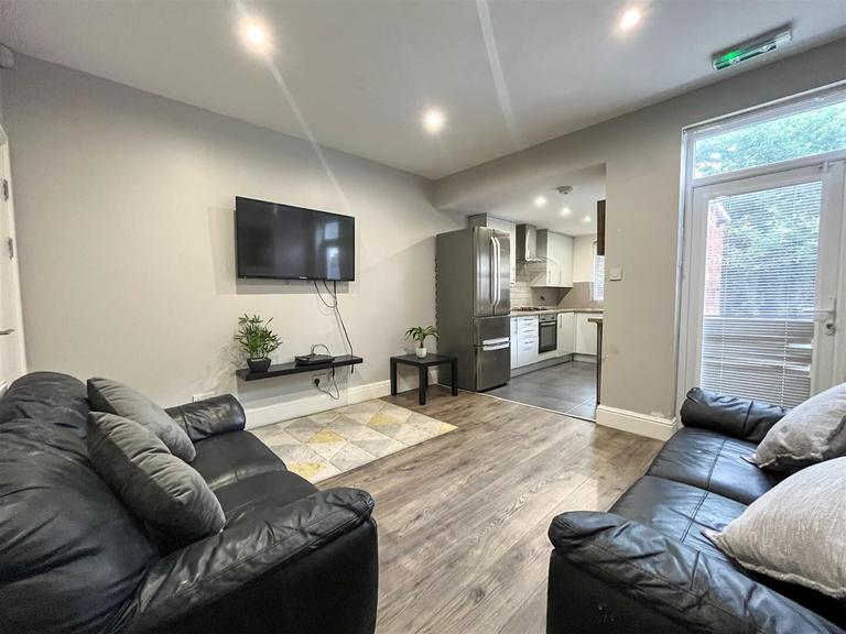 5 bedroom house for rent Langdon Street, Sheffield, S11 8BJ UniHomes