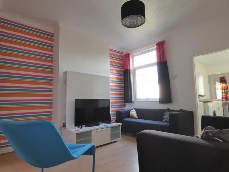 Leek Road, Shelton, Stoke-on-Trent, ST1 3JL