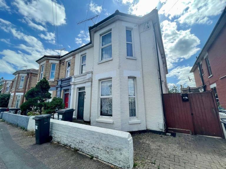 Stewart Road, Charminster, Bournemouth, BH8 8NZ