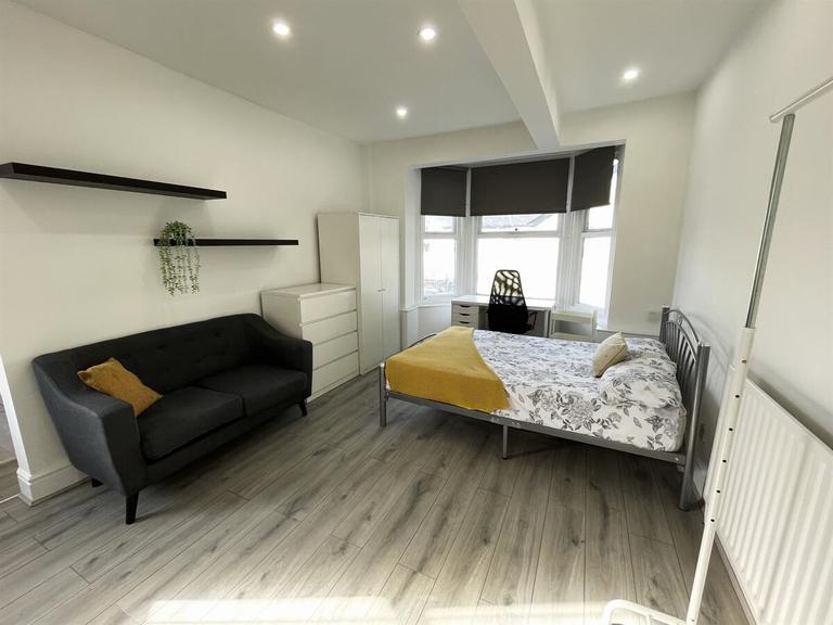 Ecclesall Road, Ecclesall, Sheffield, S11 8PG