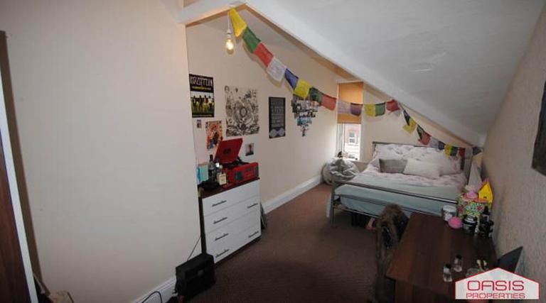 Cardigan Road, Hyde Park, Leeds, LS6 3AE