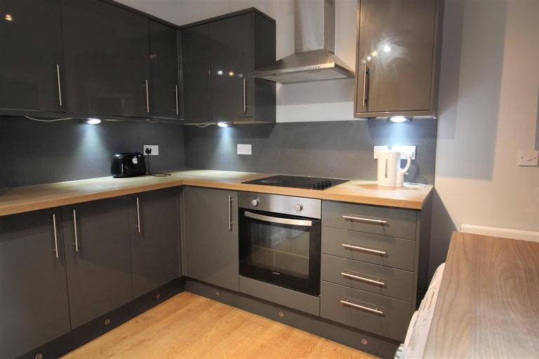 Norwood Terrace, Hyde Park, Leeds, LS6 1EA