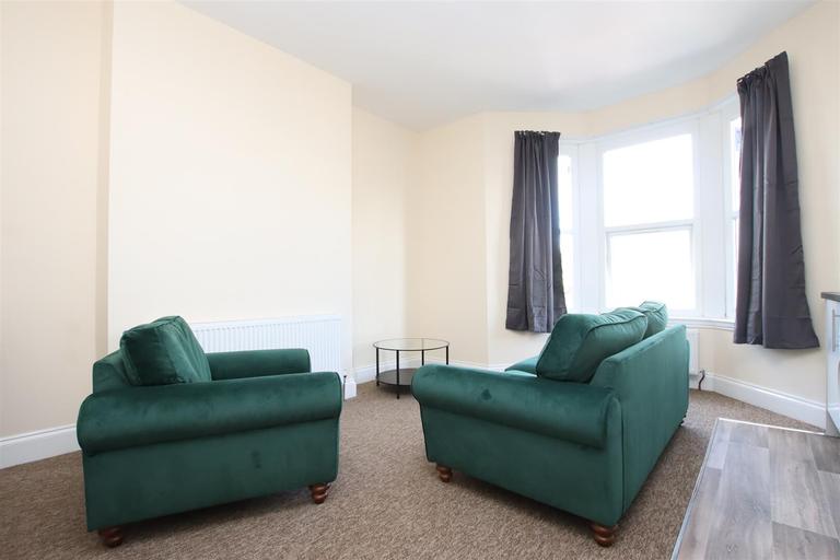 Lower Oldfield Park, Oldfield Park, Bath, BA2 3HP