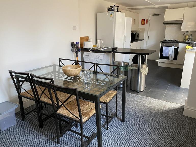 6 bedroom house for rent Treherbert Street, Cardiff, CF24 4JN UniHomes