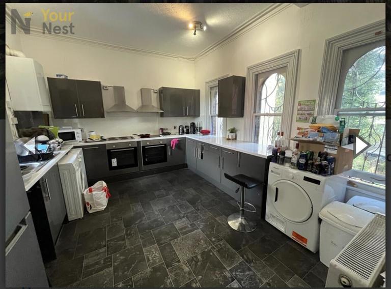 St. Johns Terrace, Hyde Park, Leeds, LS3 1DY