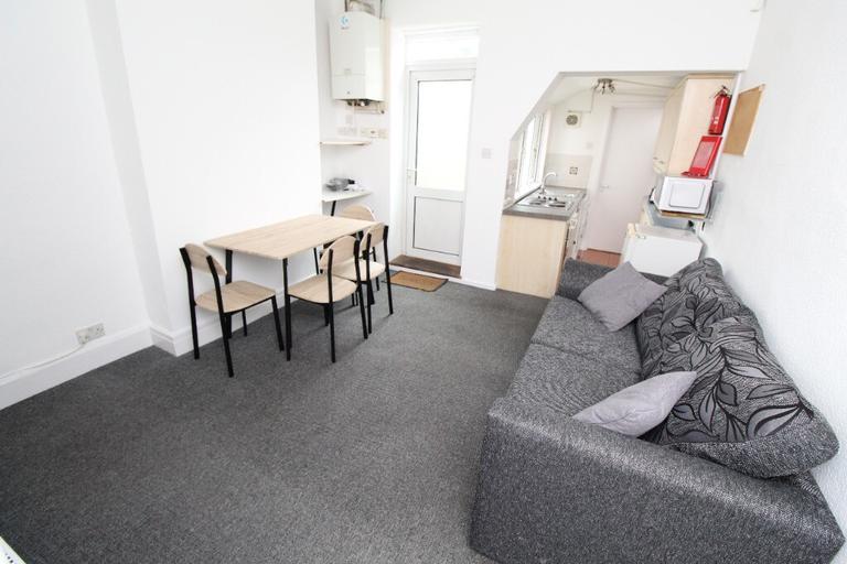 Beeston Road, Dunkirk, Nottingham, NG7 2JS