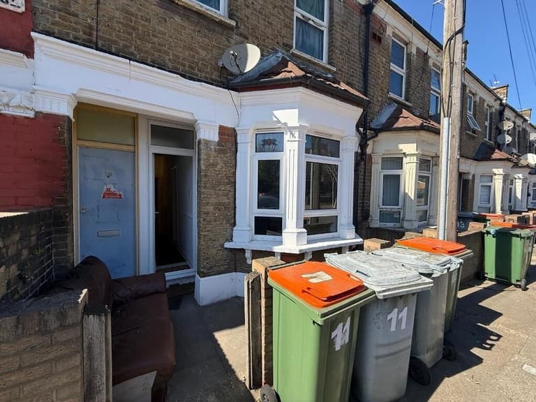Fernhill Street, Woolwich, London, E16 2HZ Fernhill Street, Woolwich, London, E16 2HZ