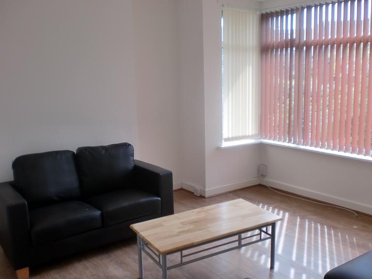 3 bedroom house for rent St. Annes Drive, Leeds, LS4 2RZ UniHomes