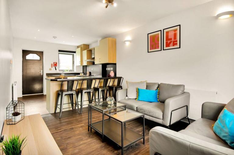 4 bedroom house for rent Meanwood Road, Leeds, LS6 4AW UniHomes