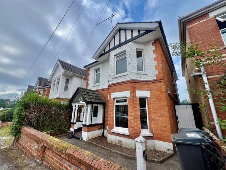 Markham Road, Charminster, Bournemouth, BH9 1JD