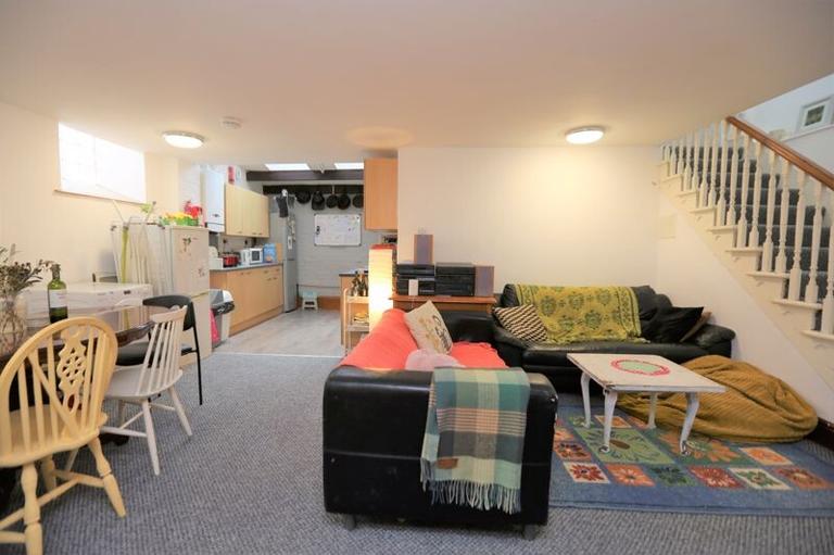 5 bedroom apartment for rent Stratford Road, Newcastle, NE6 5PB UniHomes