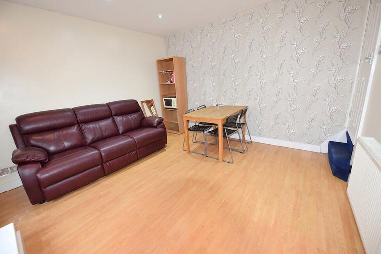 Thornville Grove, Hyde Park, Leeds, LS6 1JU