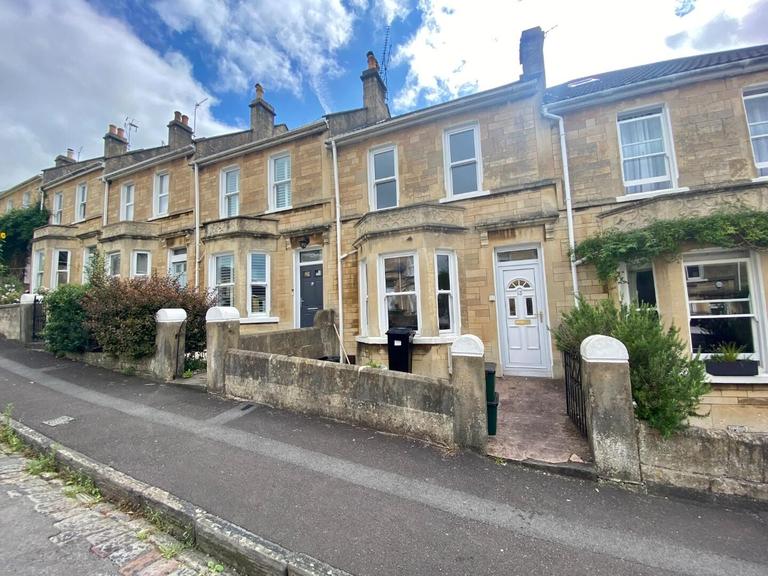 4 bedroom house for rent Lyme Gardens, Bath, BA1 3LW UniHomes