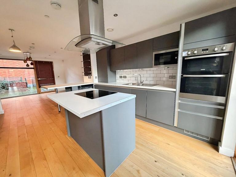 Barrow Street, City Centre, Manchester, M3 5JE