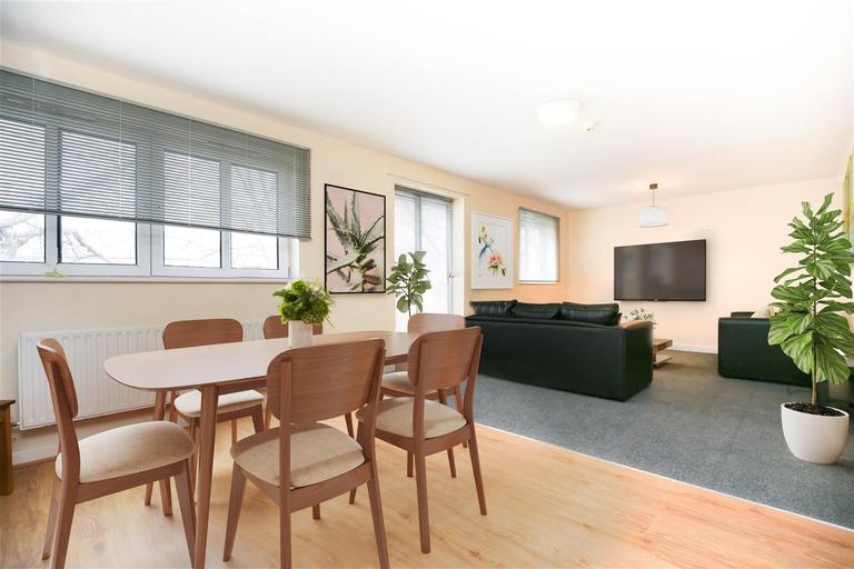 4 bedroom apartment for rent New Mills, Newcastle, NE4 5AU UniHomes