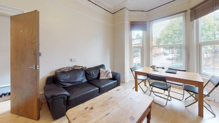 Victoria Road, Hyde Park, Leeds, LS6 1DU