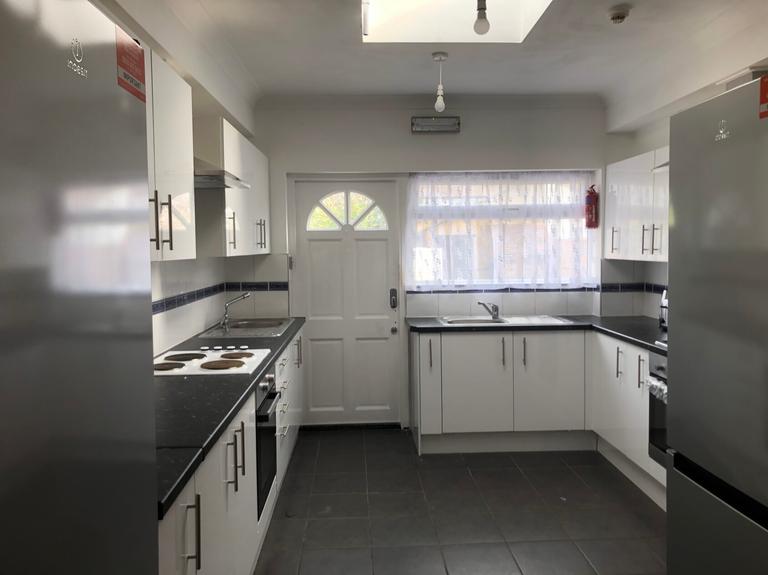 Gunnersbury Avenue, Ealing, London, W3 8LB