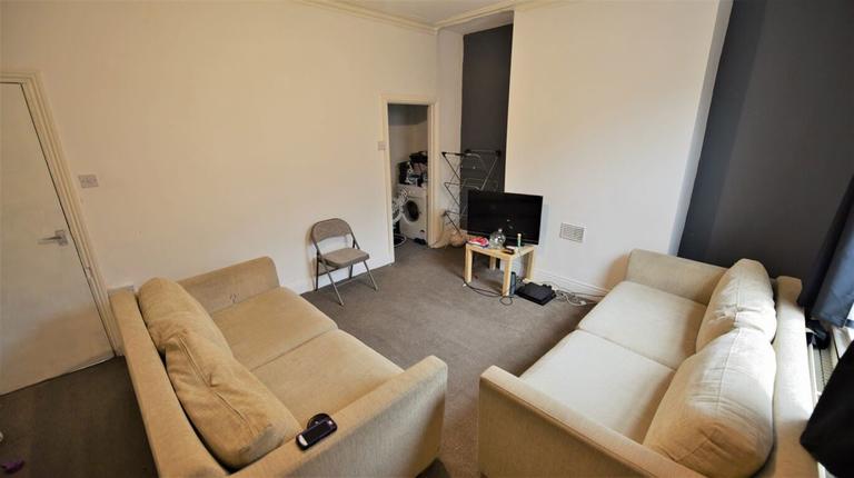 Cardigan Road, Hyde Park, Leeds, LS6 1QL