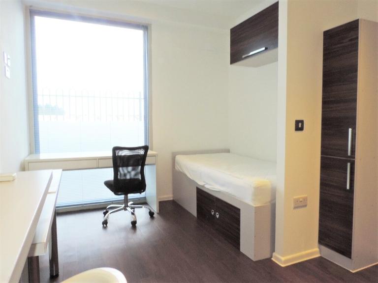 Guildford Park Road, Flat 1, Guildford, Surrey, GU2 7PA