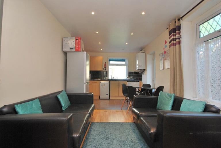 Llantrisant Street, Cathays, Cardiff, CF24 4JE