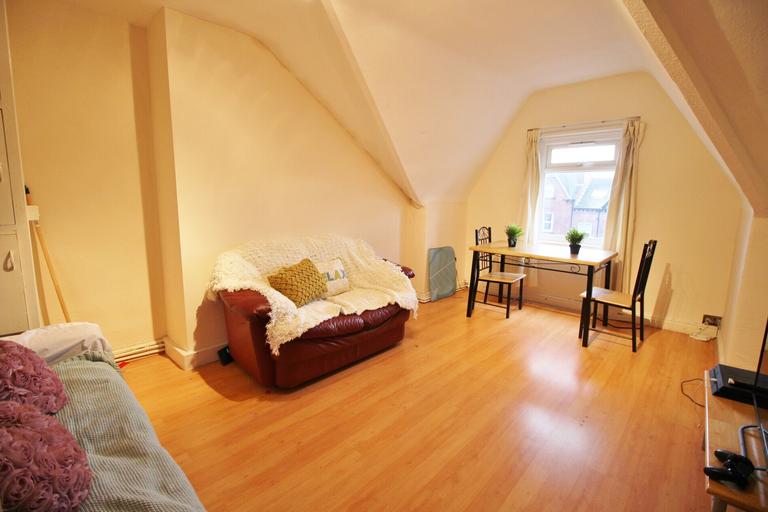 Kelso Road - Flat 4, City Centre, Leeds, LS2 9PR
