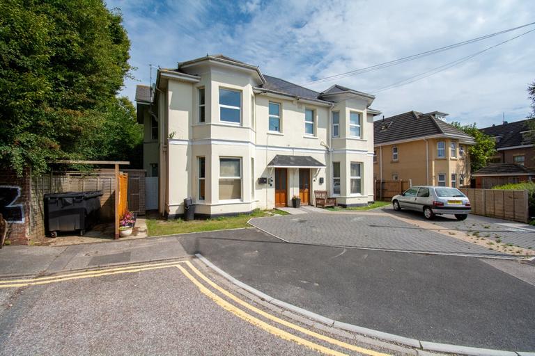 Methuen Close Springbourne, Charminster, Bournemouth, BH8 8NA