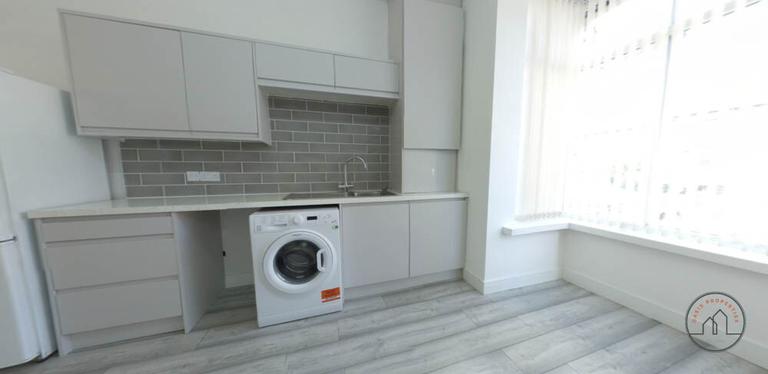 Wrangthorn Terrace, Hyde Park, Leeds, LS6 1HH