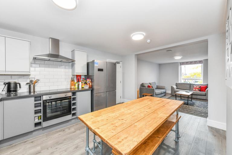 High Road, Beeston, Nottingham, NG9 2LE